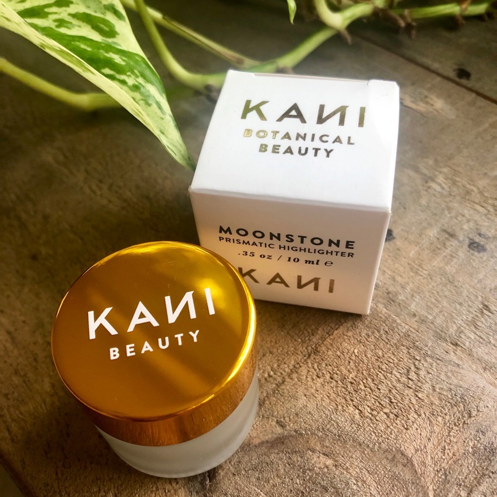 Kani Botanicals Prismatic Highlighter
